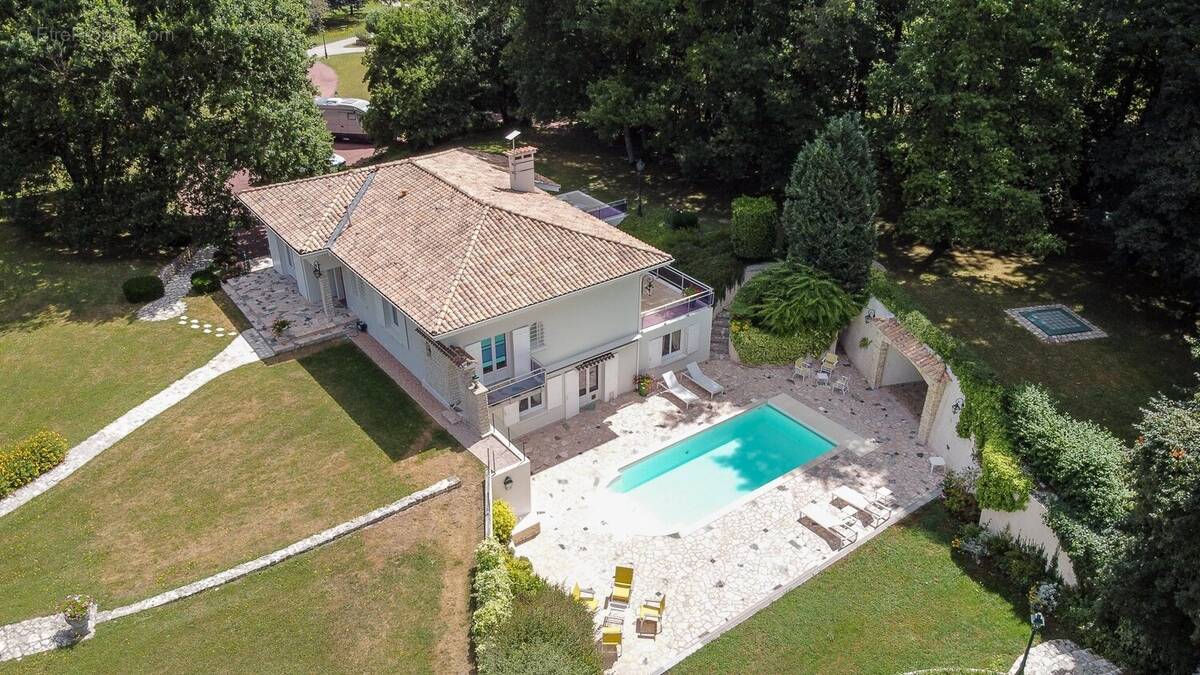 Maison à BARBEZIEUX-SAINT-HILAIRE