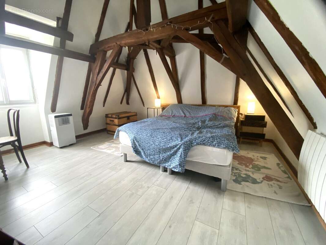 Maison à SAINT-CHAMASSY