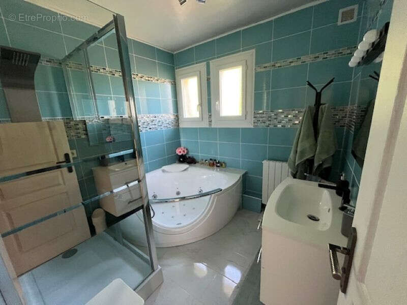 Maison à BAGNOLS-SUR-CEZE