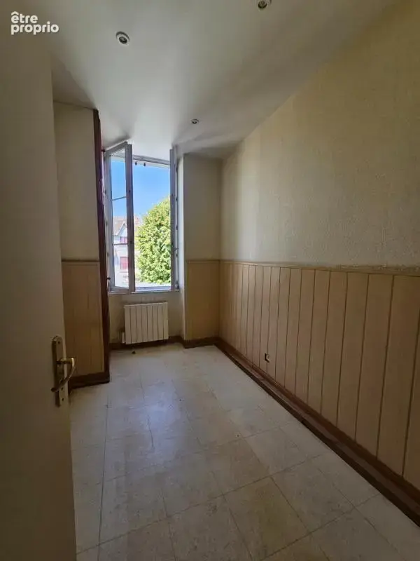 Maison de bourg avec grange et petit terrain – Besson (03) - photo 5
