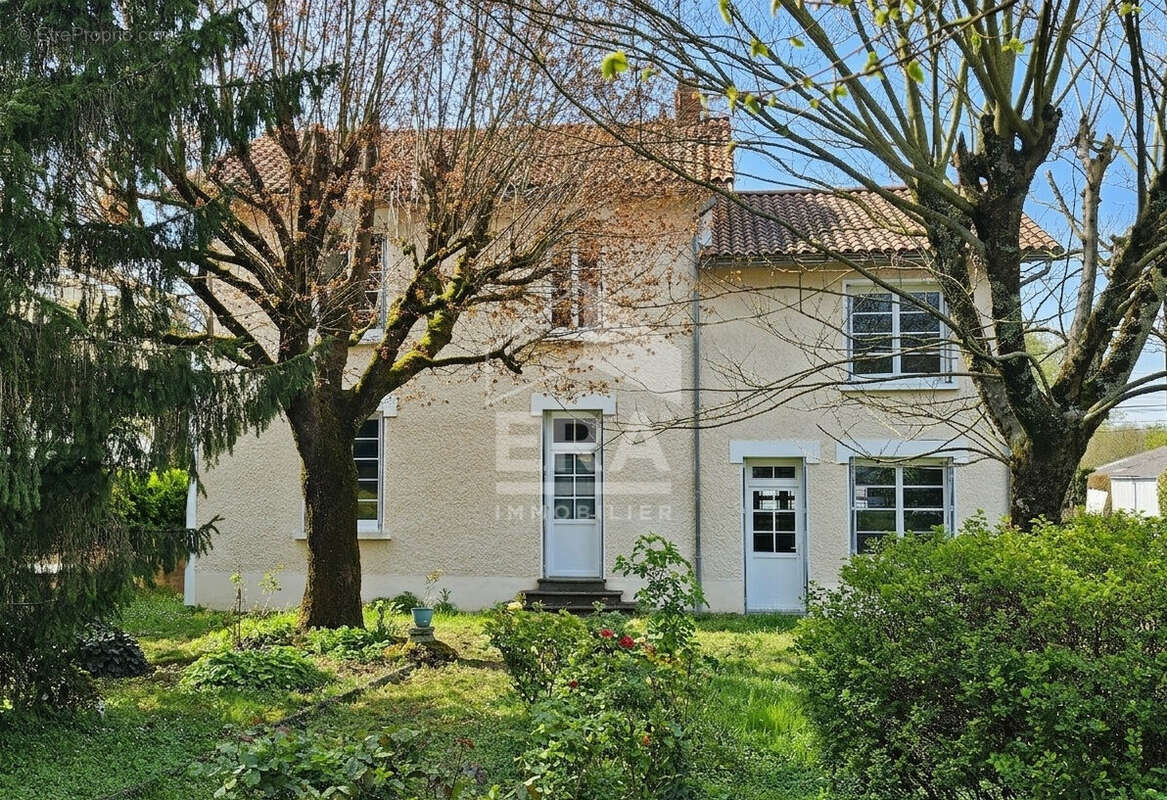Maison à LA COURONNE