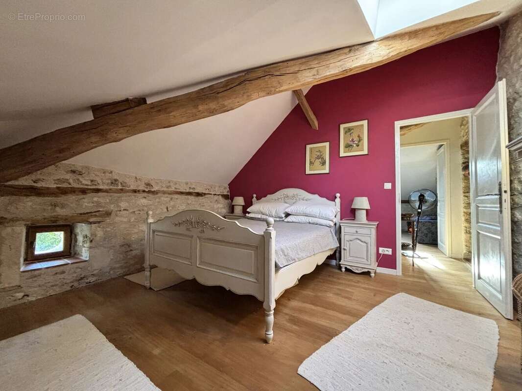 Maison à MONTAIGU-DE-QUERCY