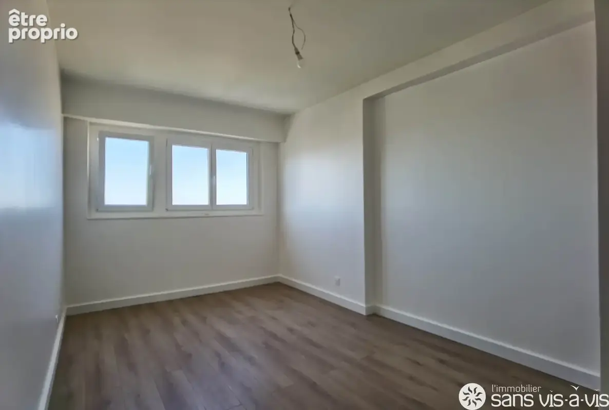 Courbevoie, Quartier Charras - Résidence Les Gémeaux  -  Appartement de 4 pièces de 89m2, refait à neuf et en - photo 9