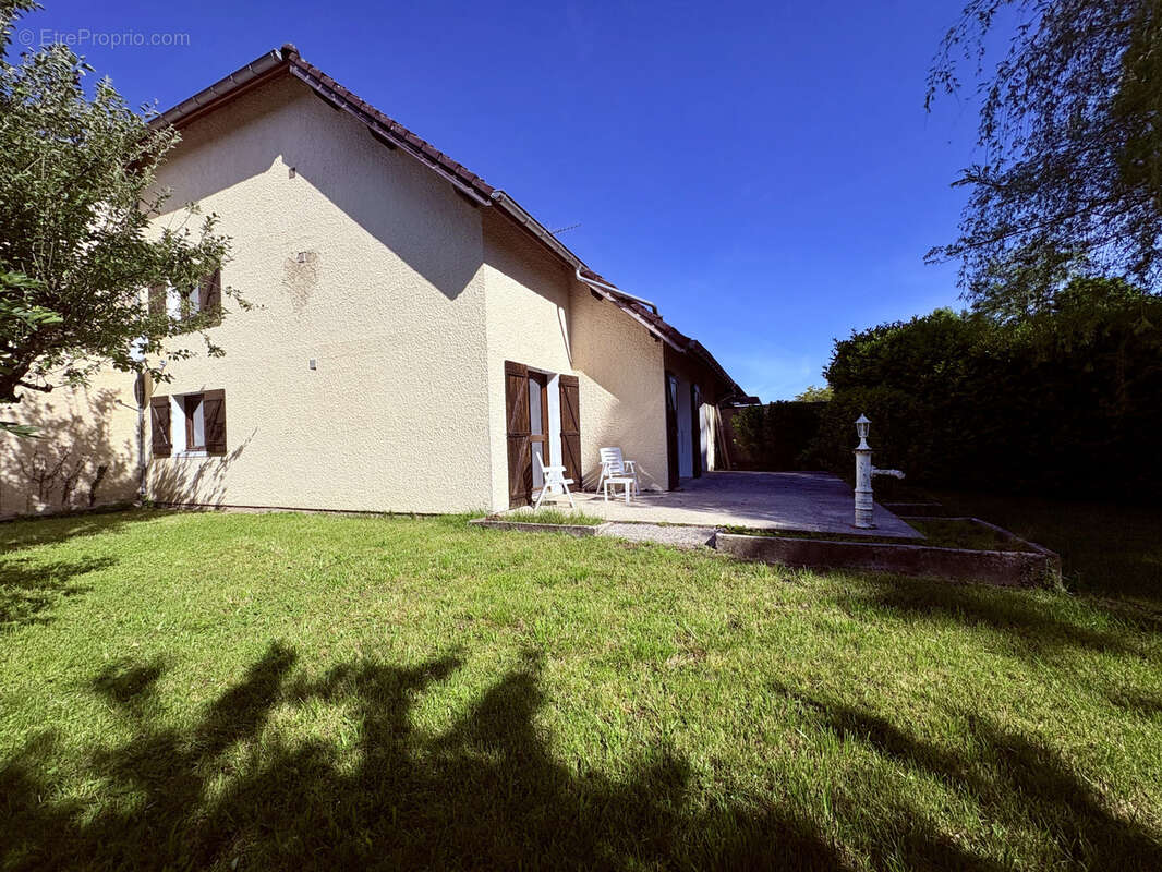 Maison familiale avec grand jardin et fort potentiel à Aoste - photo 2