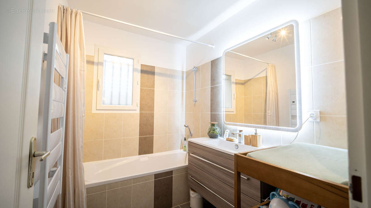 Maison à MALATAVERNE