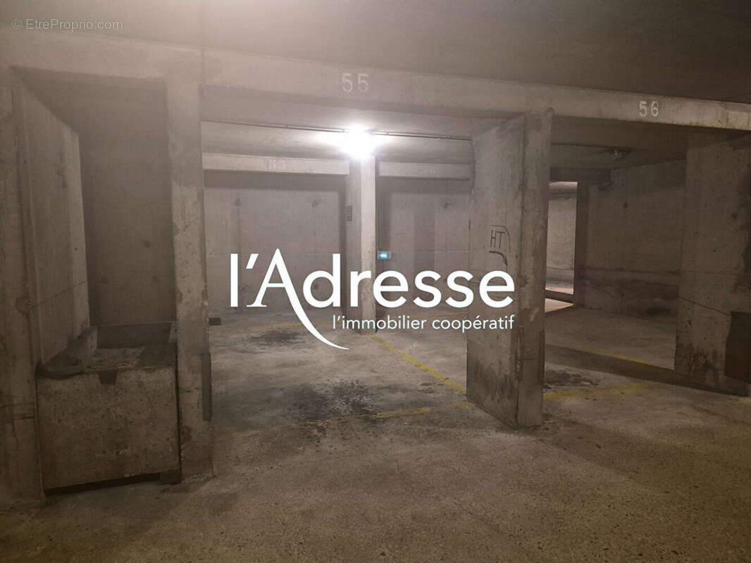 Parking à PARIS-12E