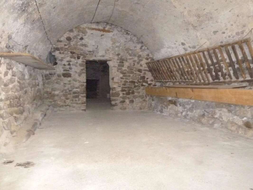 Appartement à PUGET-THENIERS