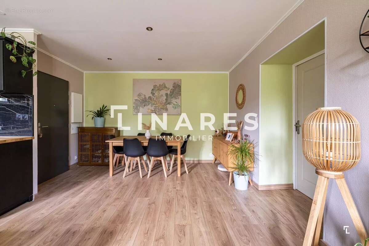 Appartement à ROQUEVAIRE