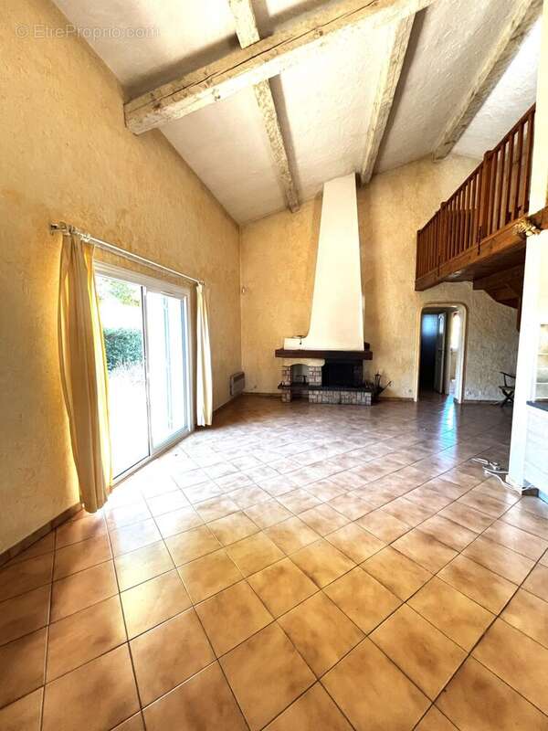 Maison à LE MUY