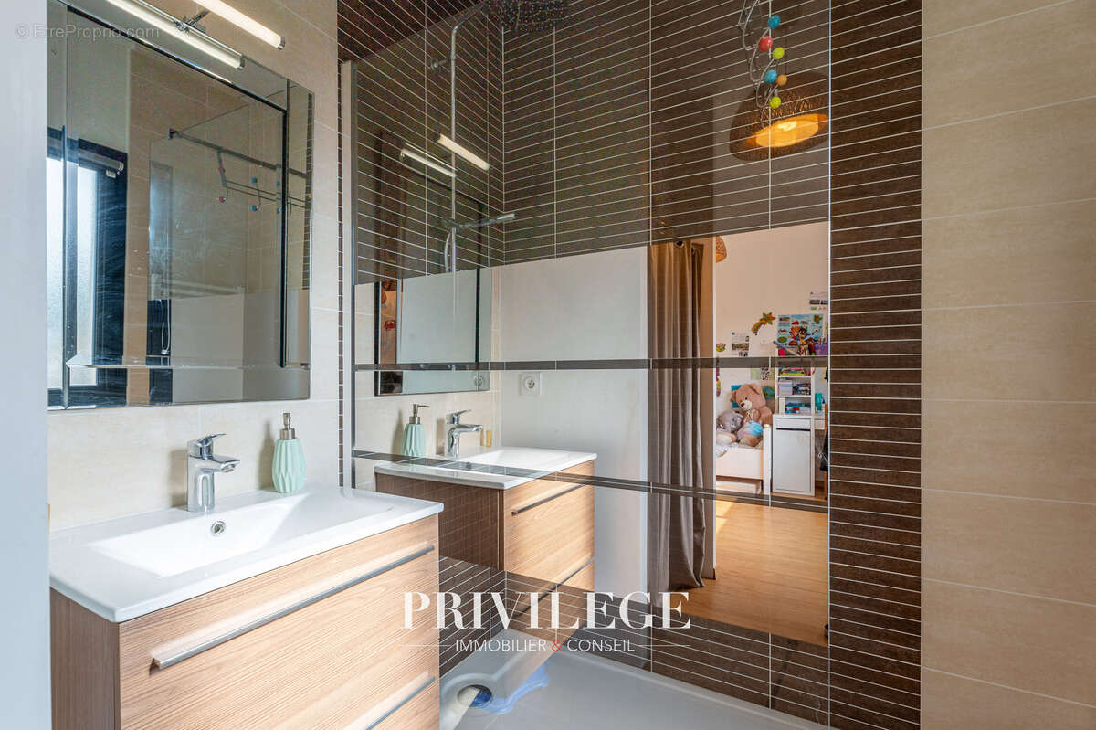 Maison à SAINTE-FOY-LES-LYON