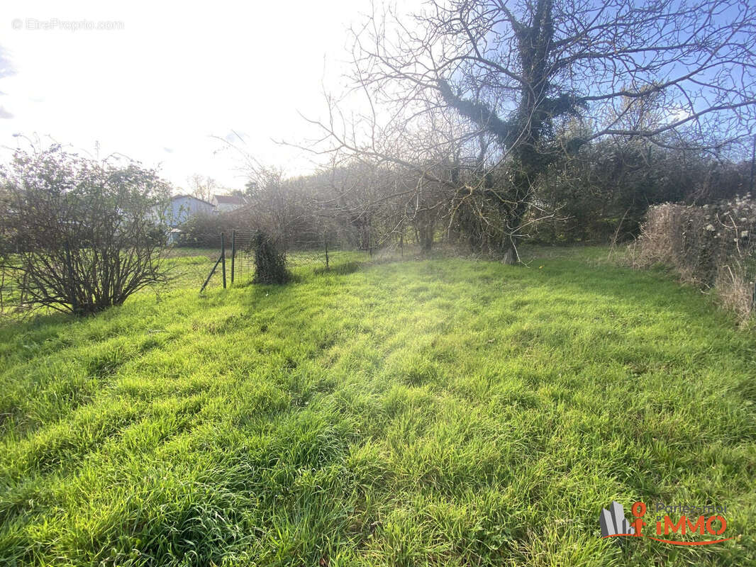 Terrain à VAULX-MILIEU