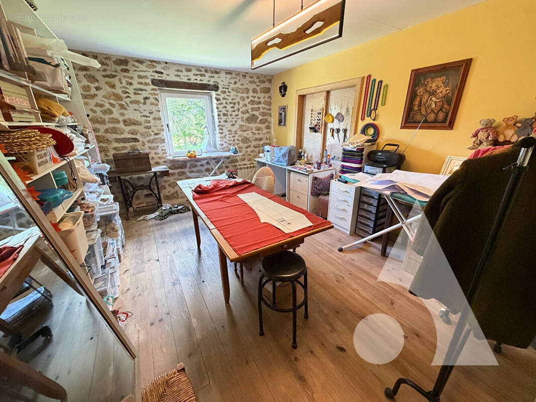 Maison Roches 6 pièce(s) 196 m2 - photo 13