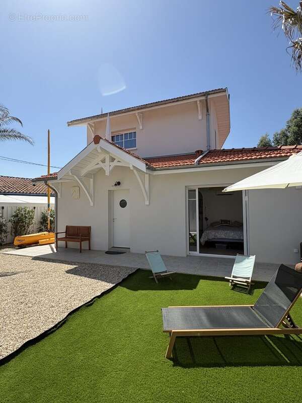 Maison à ARES