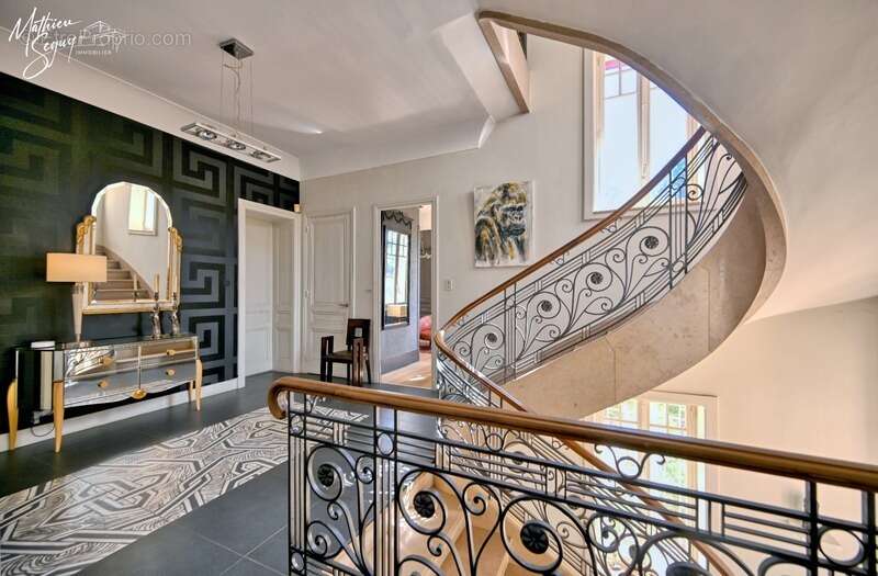 Maison à CHAZELLES-SUR-LYON