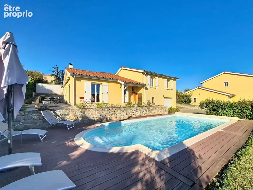 Photo Maison à Saint-Andeol-Le-Chateau au prix de 545 000€