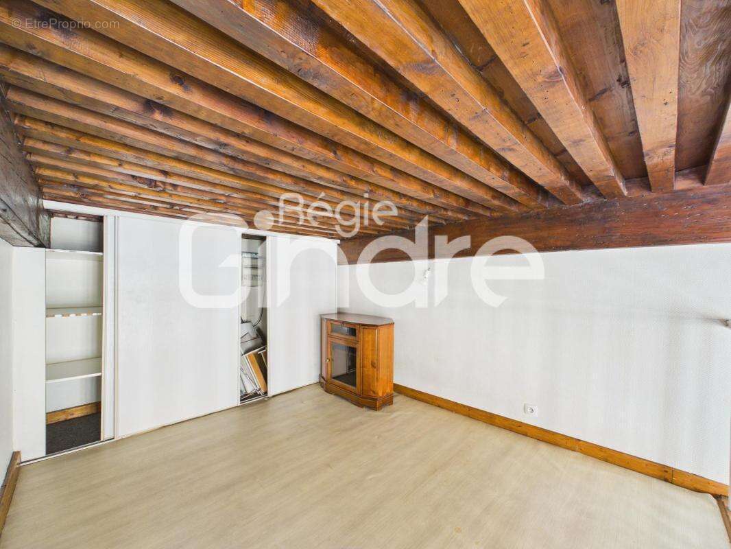 Vente - Appartement - 1 pièce + cuisine - 38 m² - 190 000 € - - photo 4