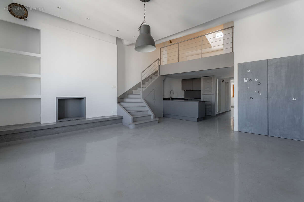 Appartement à MARSEILLE-1E