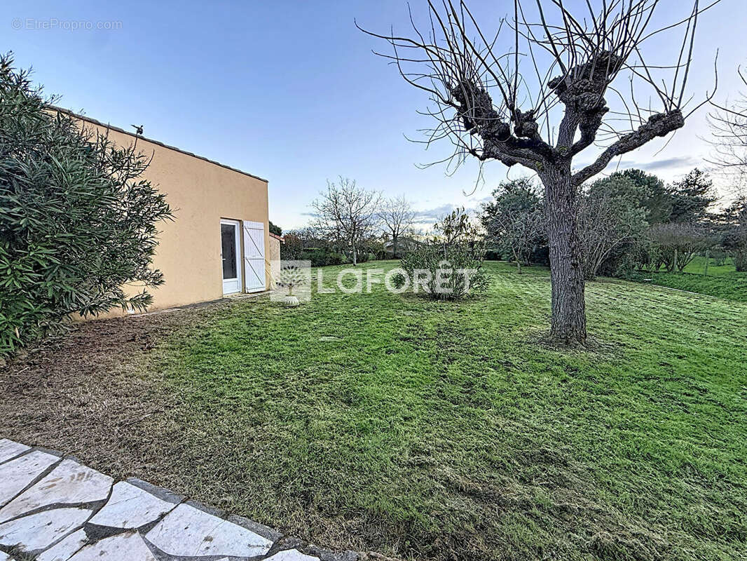 Maison à MONTBARTIER