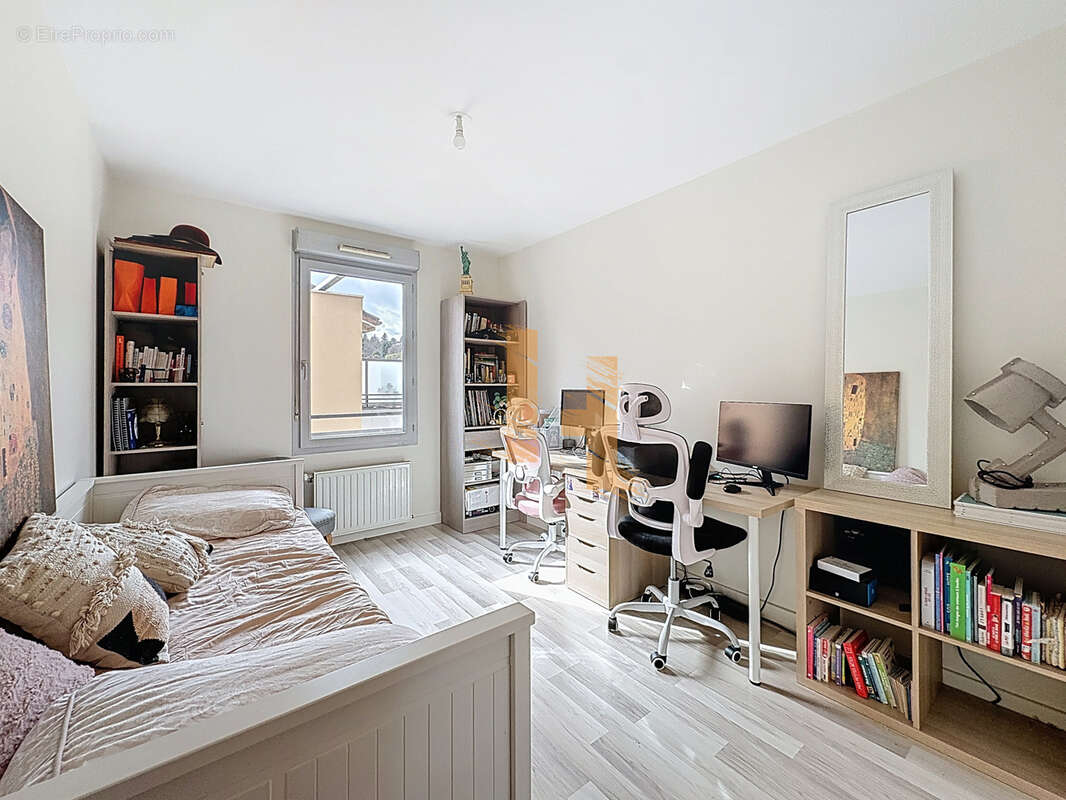 Appartement à NEYRON