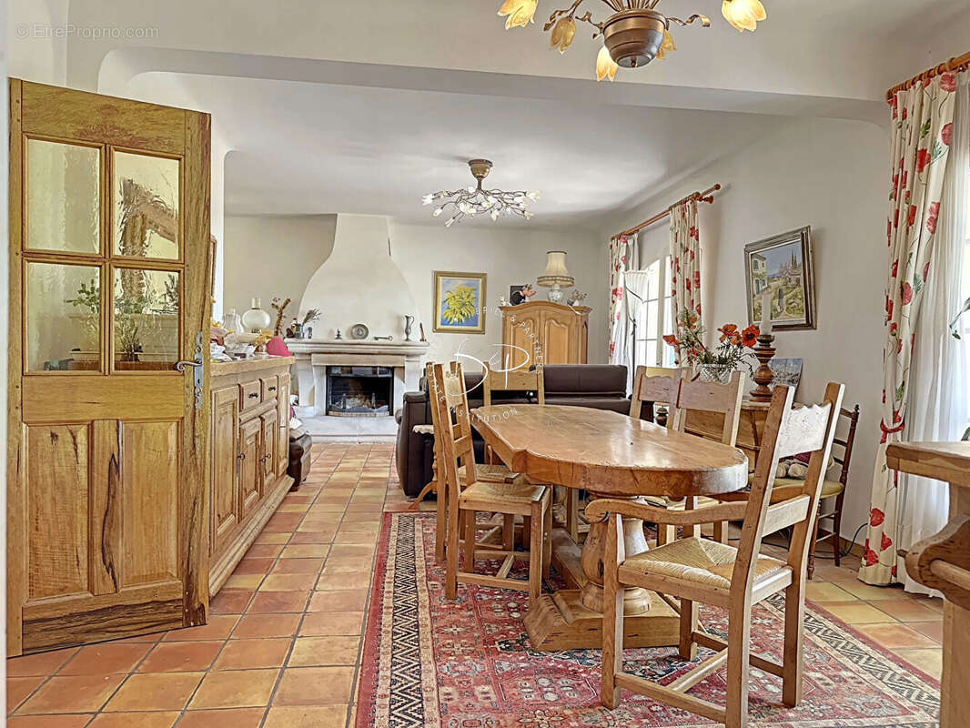 TOURTOUR A VENDRE belle propriété 5 chambres 3700 m2 de terrain - photo 13