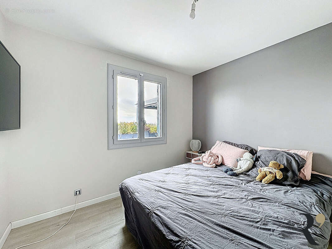 Maison à SAINT-PIERRE-DE-LAGES