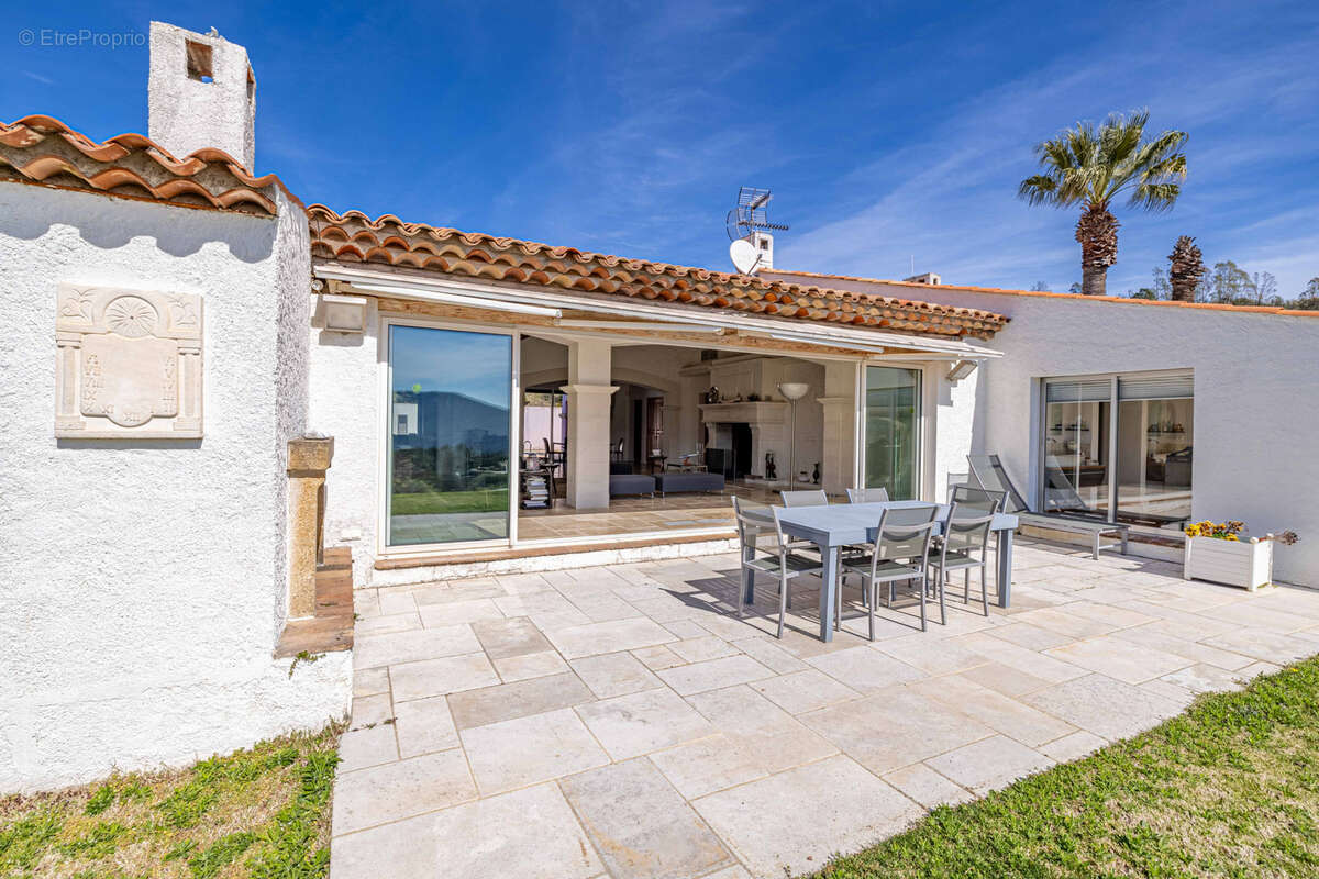 Maison à PLAN-DE-LA-TOUR