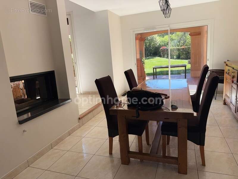 Maison à MONTAIGUT-SUR-SAVE