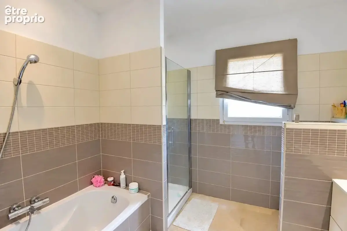 Saint-Paul-en-Forêt – Villa avec piscine, cinq chambres et séjour cathédrale - photo 11