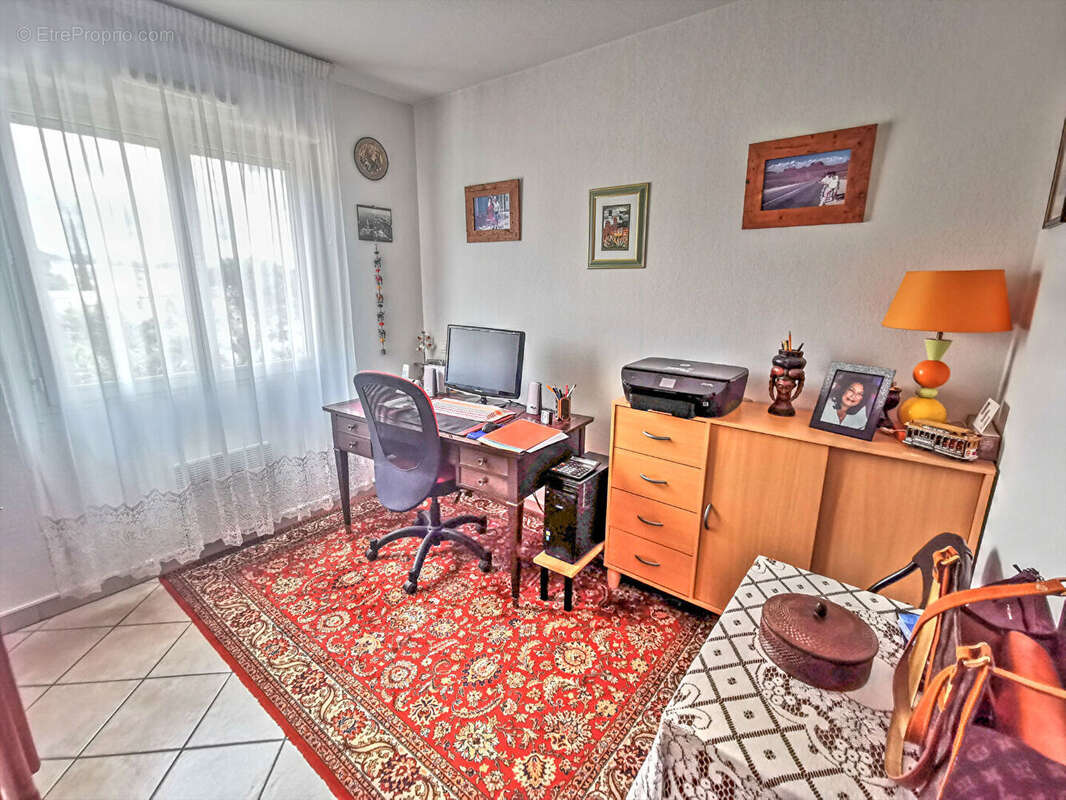 Appartement à SOLLIES-PONT