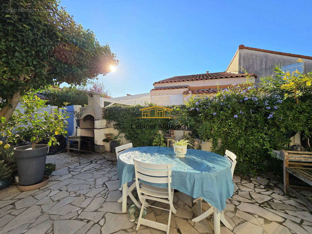 Maison à VIC-LA-GARDIOLE