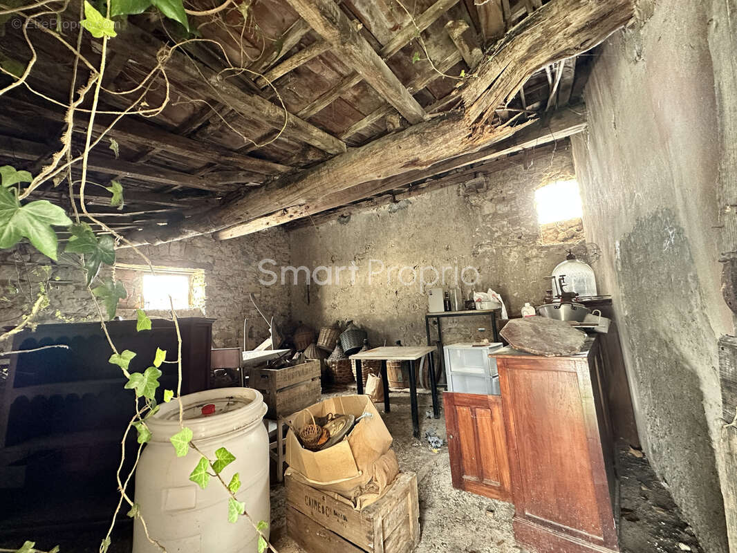 CASTELLAR (06500) - Appartement en ruine au coeur du village avec terrasse vue dégagée mer et montagne - photo 10
