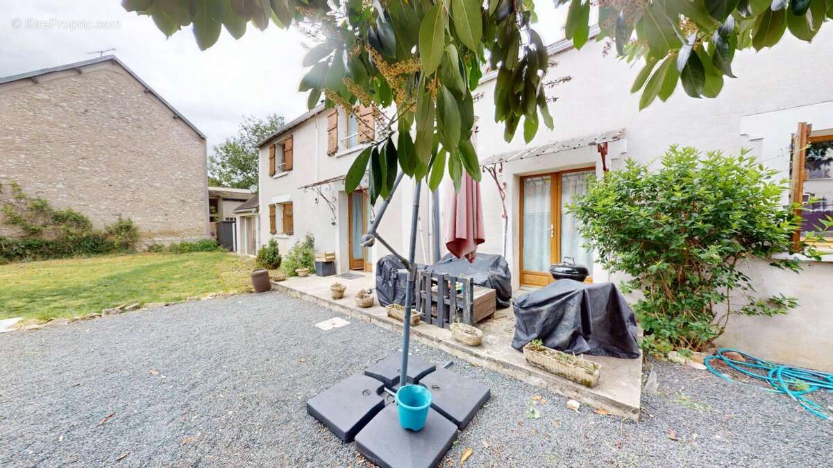 Maison à JOUY-LE-CHATEL