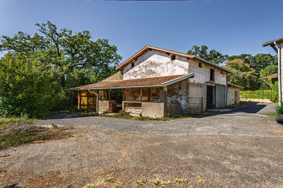 Grange à réhabiliter sur un terrain de 934m2 - photo 9