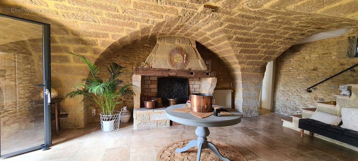 Maison à SAINT-QUENTIN-LA-POTERIE