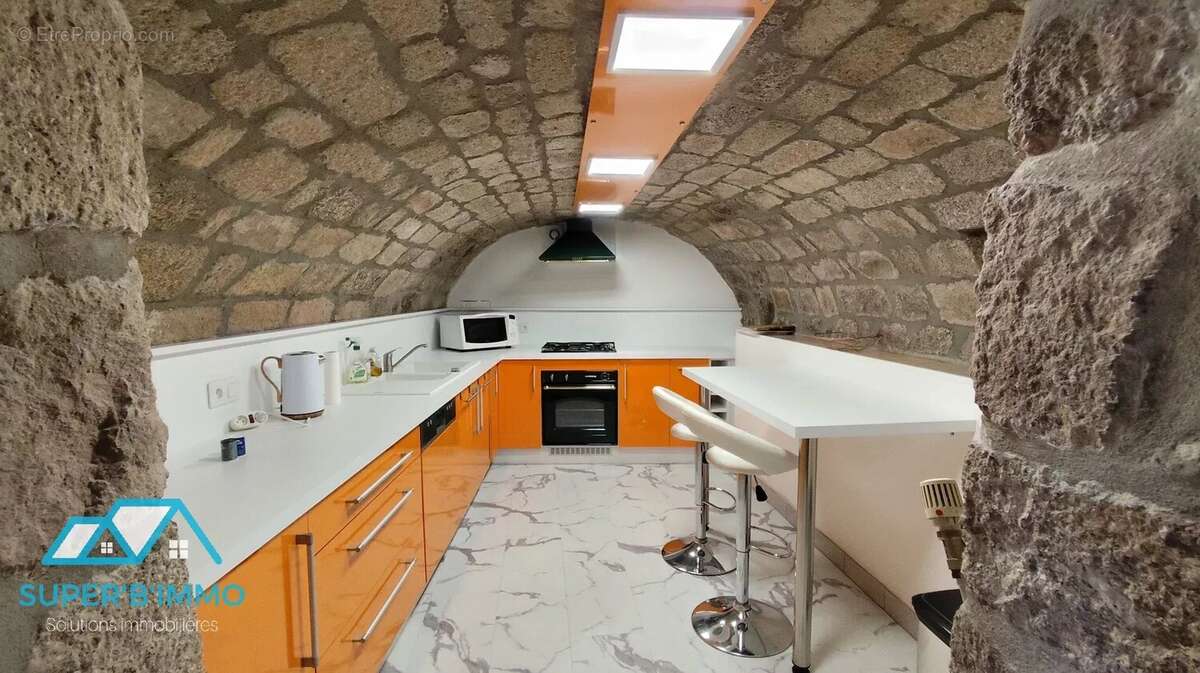 Batisse en pierre avec 2 logements et terrain - photo 4