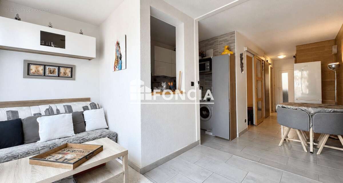 CAP D'AGDE – SECTEUR MALFATO – ÎLE DES MARINAS Appartement rénové en rez-de-jardin avec terrasse sur l'eau, parking privé et acc - photo 3