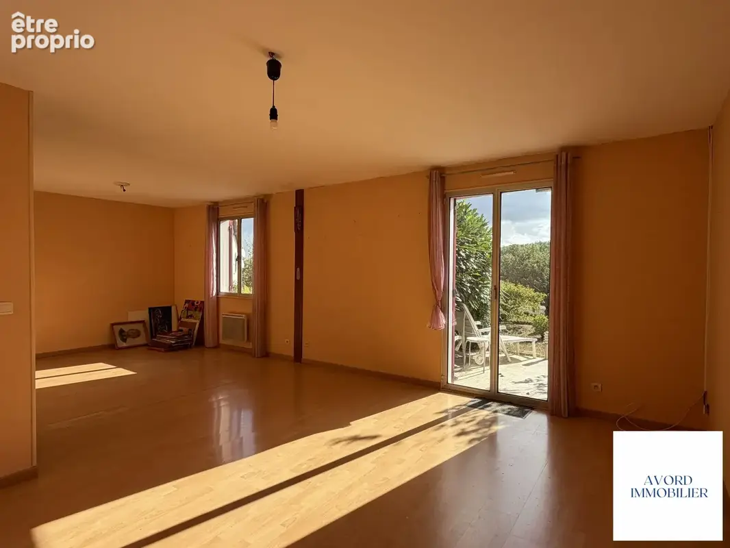 Maison 98 m² à Avord  - photo 2