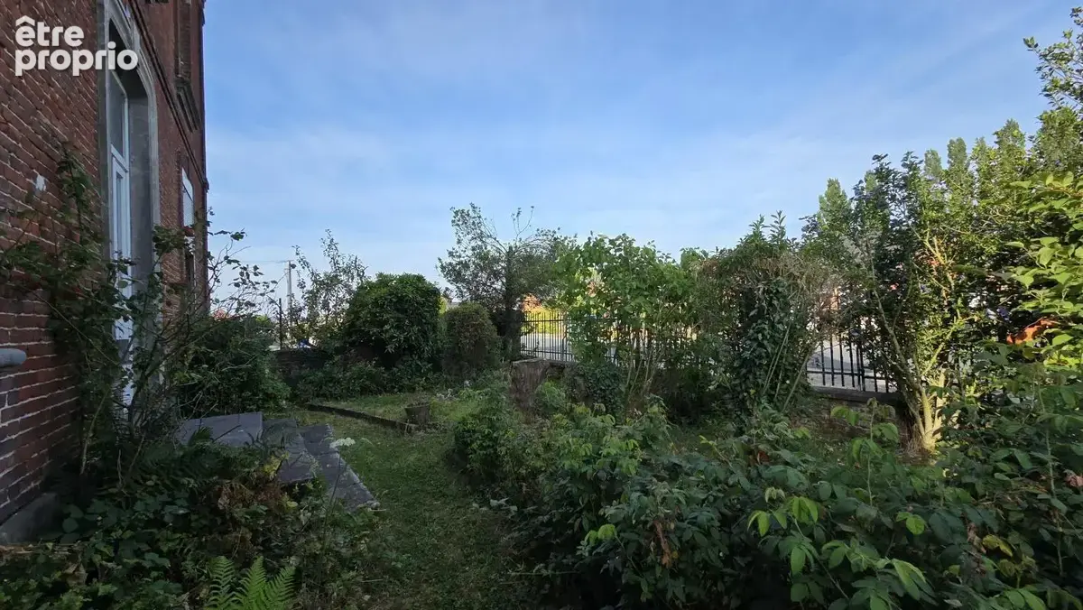 Maison bourgeoise à rénover avec de grandes dépendances située à Wignehies - photo 16