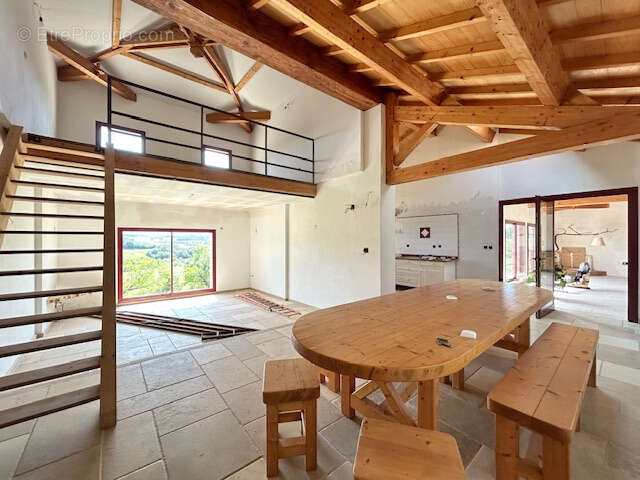 Maison 176 m2 avec dépendances - photo 5