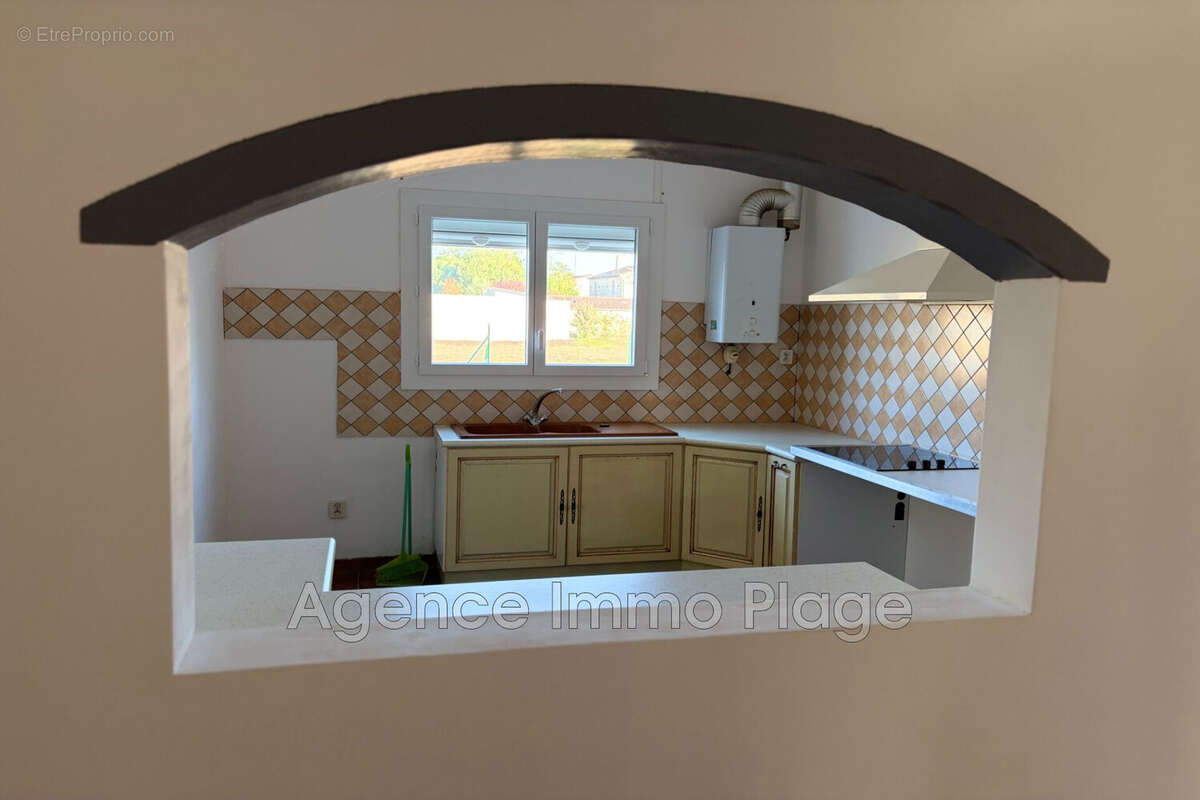 Maison 70 m² à Jau-Dignac-Et-Loirac  - photo 8