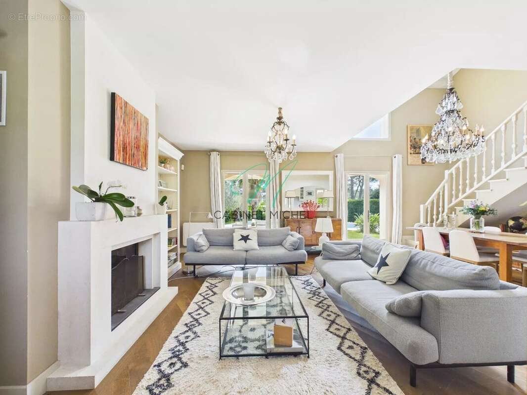 Maison à ROQUEFORT-LES-PINS