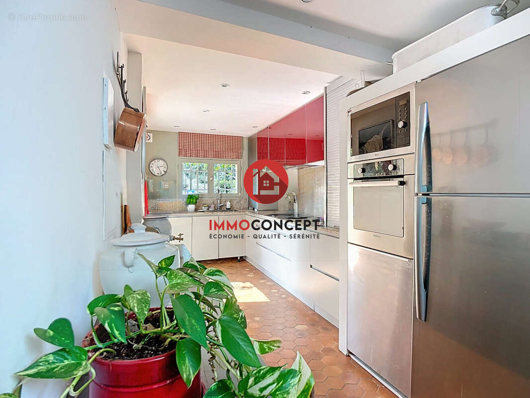 Maison 180 m² à Villeneuve-Les-Avignon  - photo 4