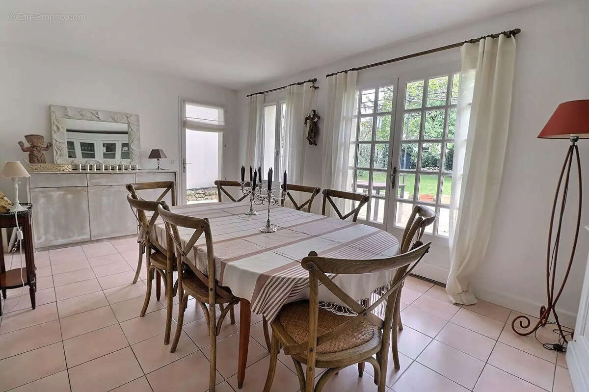 Maison à MAREIL-MARLY