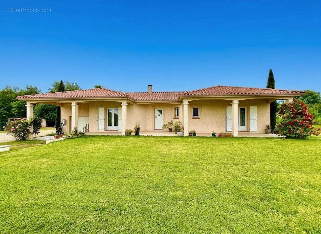 Maison à GRAZAC