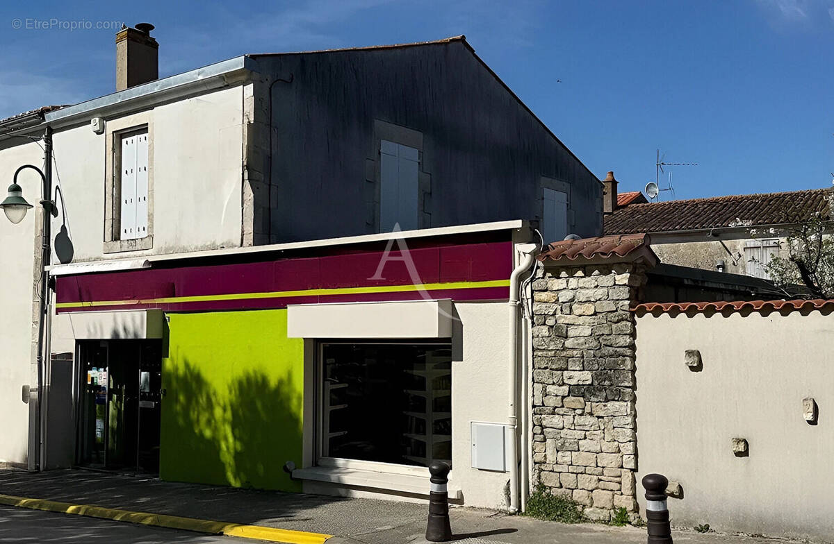 Commerce à L'ILE-D'ELLE