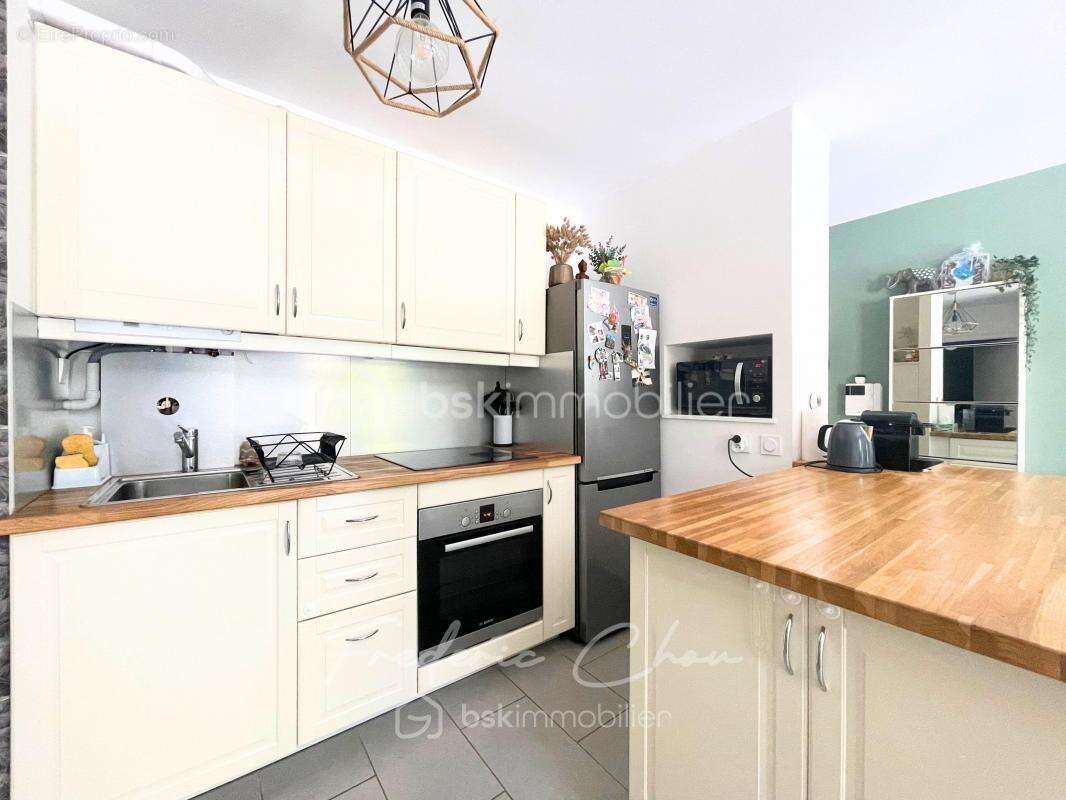 Appartement à VAUJOURS