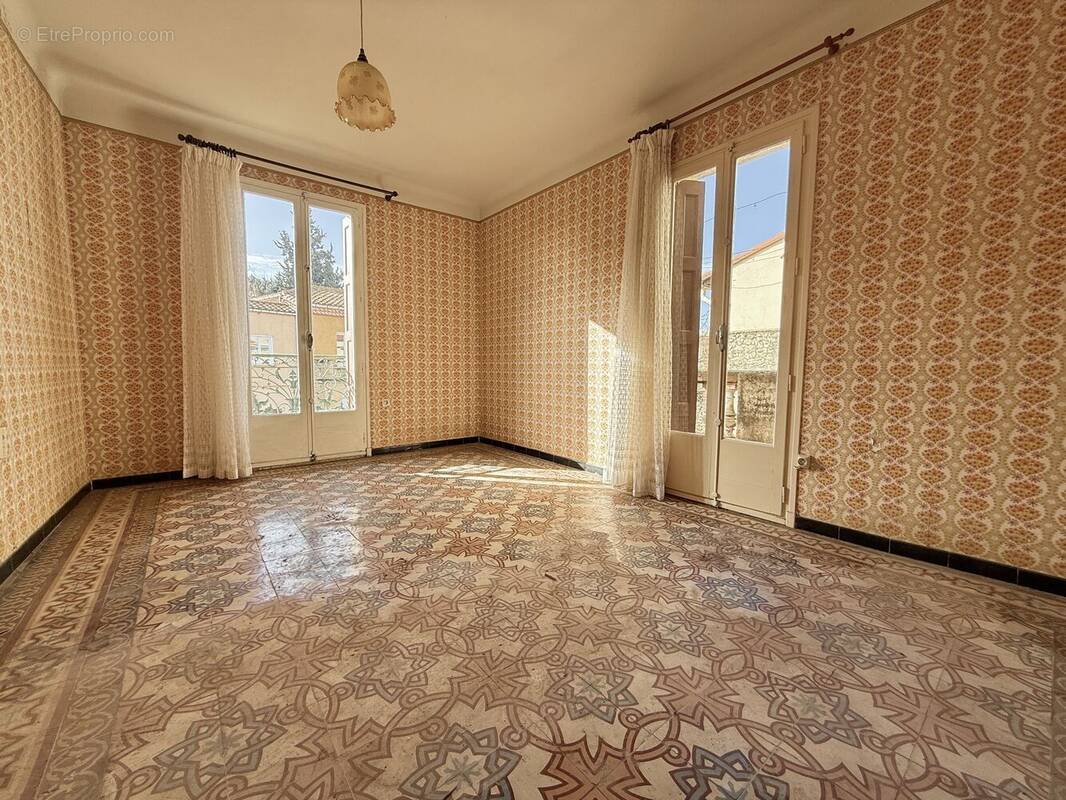 Maison à VILLENEUVE-LA-RIVIERE