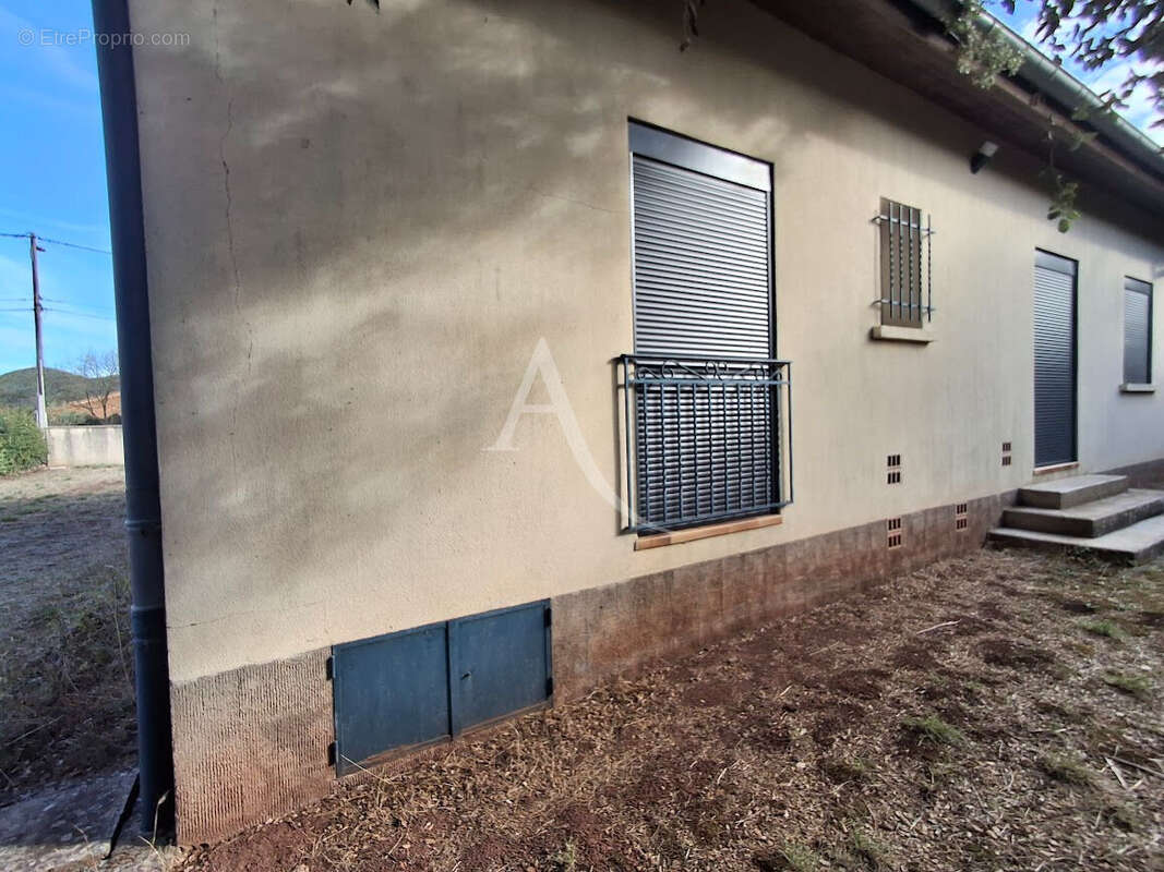 La Tour sur Orb Villa de plain pied avec garage et terrain d'environ 1200m² - photo 11