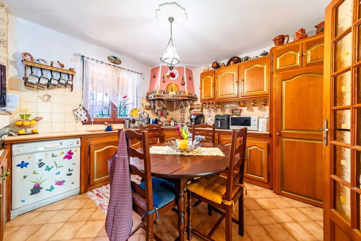 Les taillades — maison traditionnelle avec piscine et jardin - photo 12