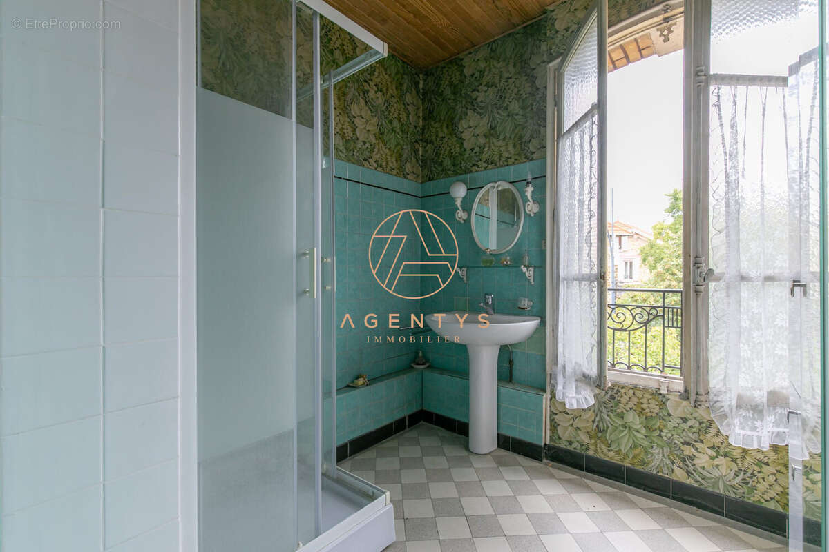 Maison à SAINT-MAUR-DES-FOSSES